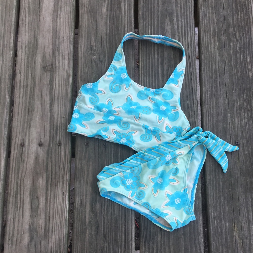 Girls two piece bathing suit 👙